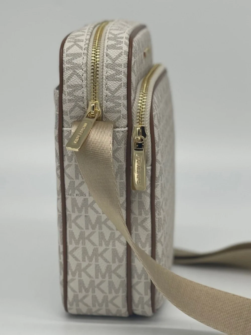 NWT Michael Kors Vanilla JetSet Travel Logo Crossbody Bag